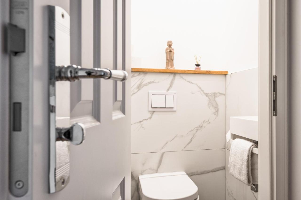 Riesiges Apartment Nahe Kudamm Sehr Schoner Altbau 123M2 Gross 12 Gaste Берлин Экстерьер фото
